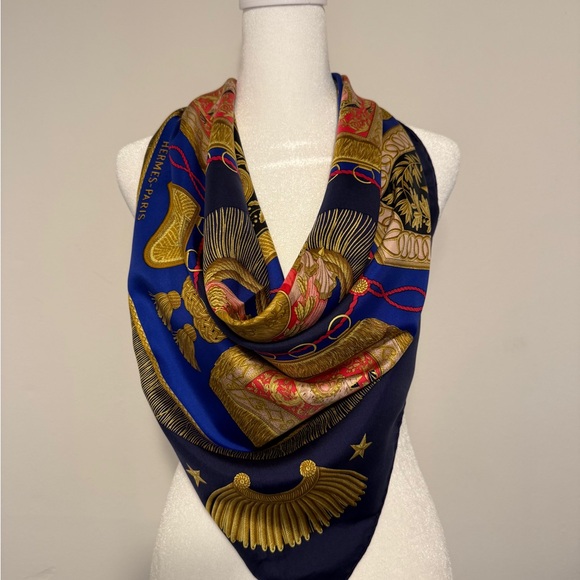 [SOLD]  Authentic Hermès “Poste et Cavalerie” Silk Scarf - Picture 4 of 13